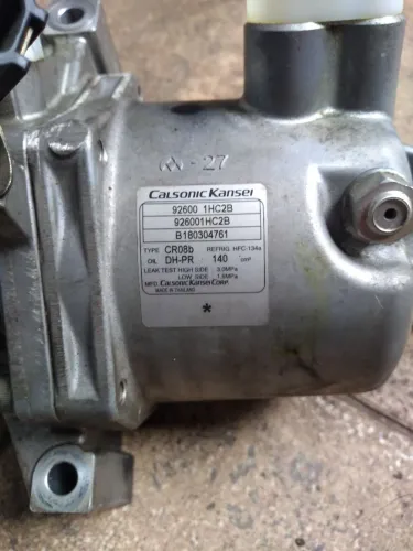 Compressor ar condicionado Nissan Versa.