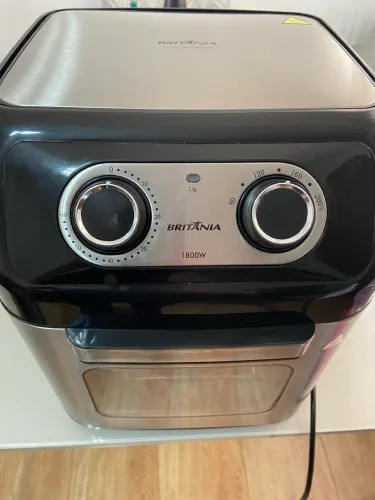 AIR FRYER BRITÂNIA 1800W - POUCO USADA / SUPER CONSERVADA
