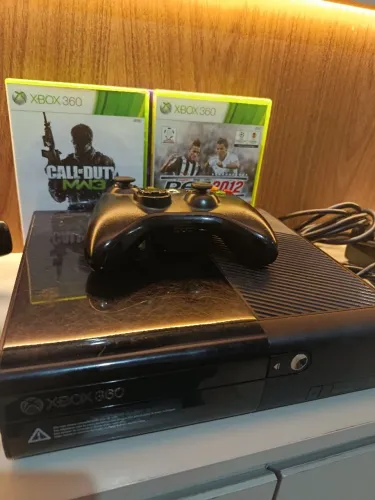 Xbox 360 Super Slim com Kinect e Jogos