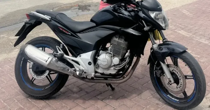 CB 300 - Moto muito conservada