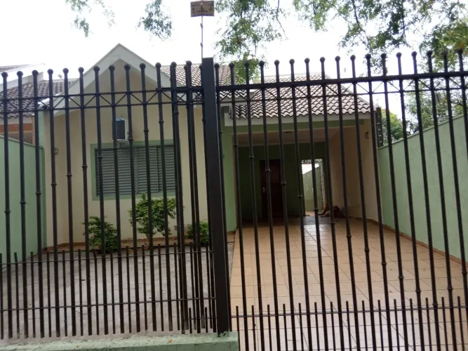 Casa à venda em Zona 06, Maringá-PR