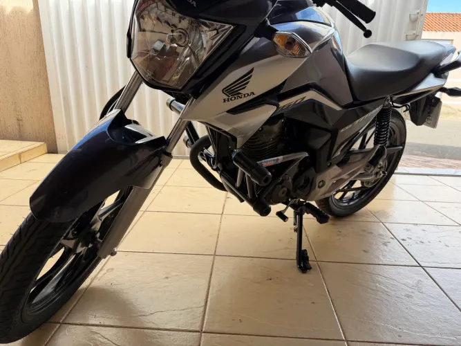 Vendo Titan 160 ano 2023/2023 único dono.