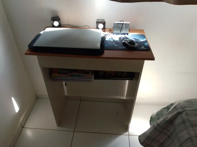 Mesinha para computador por 100 reais falar c Polyana *