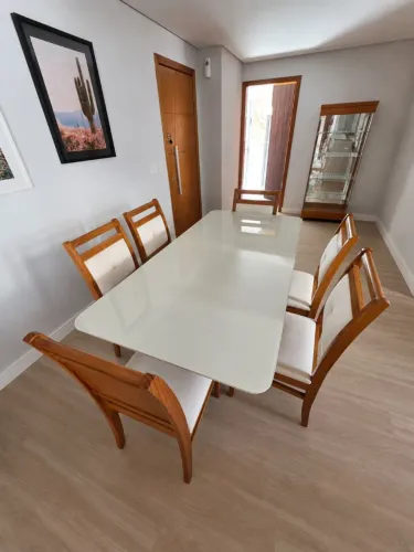 Mesa jantar com 6 cadeiras de madeira - retangular