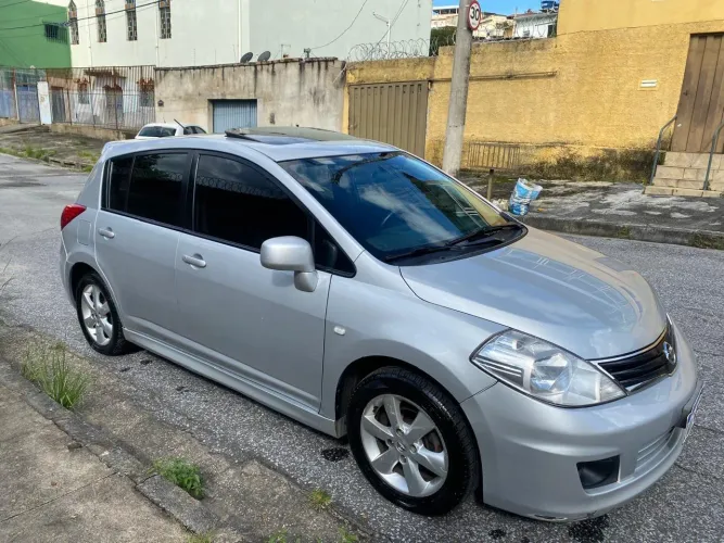 Nissan Tiida SL 1.8/1.8 Flex 16V Mec. 2013