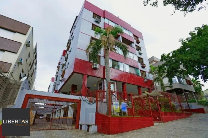 Cobertura Residencial de 3 dormitórios no Bairro Santo Antônio.
