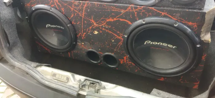 Som automotivo, dois Pioneer cara preta, vendo ou troco por auto falantes seco