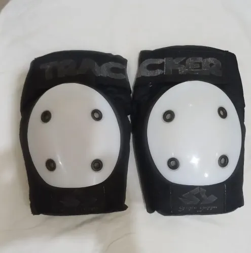 Par de cotoveleiras para skate Tracker tamanho adulto