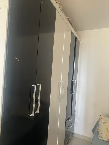 Vendo guarda-roupa de 6 portas . Usado