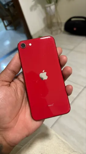 iPhone SE red