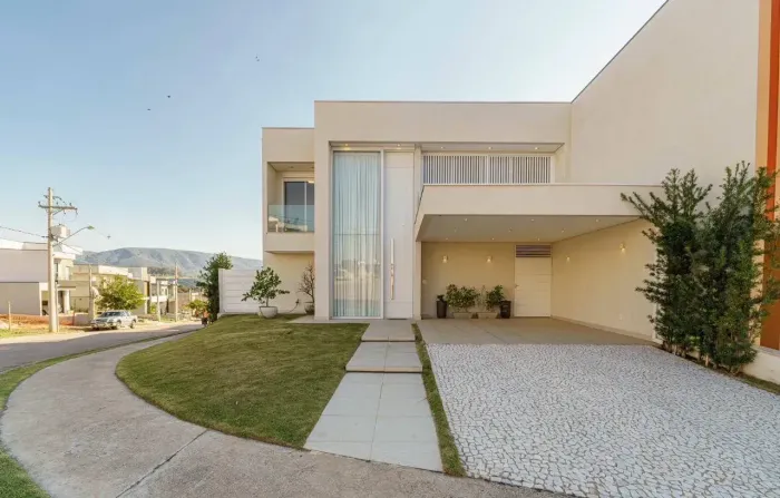 CASA MODERNA COM AMBIENTES INTEGRADOS, PISCINA AQUECIDA NO RESERVA ERMIDA