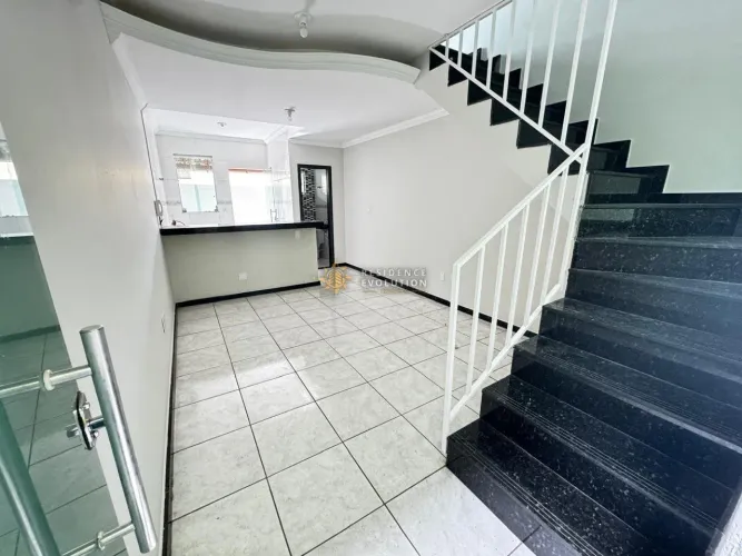 Casa geminada com entrada coletiva