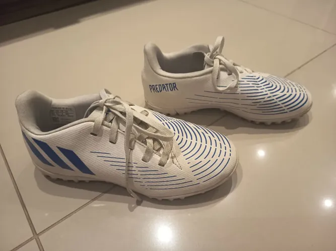 Chuteira Adidas Predator, tamanho 31