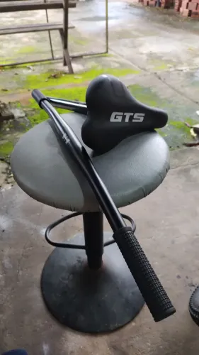 Vendo selim GTS com canote de ferro e guidão reto de alumínio.