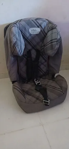 Vendo uma cadeirinha de carro marca burigotto múltipla
