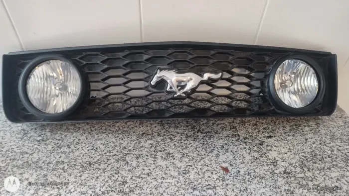  Carro Grade Frontal Ford Mustang com Farol Milha