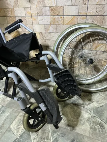 Cadeira de Rodas Praxis Dobrável em Excelente Estado