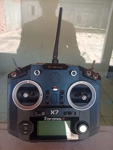 Transmissor FrSky Taranis Q X7 de 2.4GHz