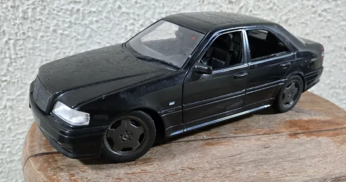 Mercedes Benz 1/18 Ut Models