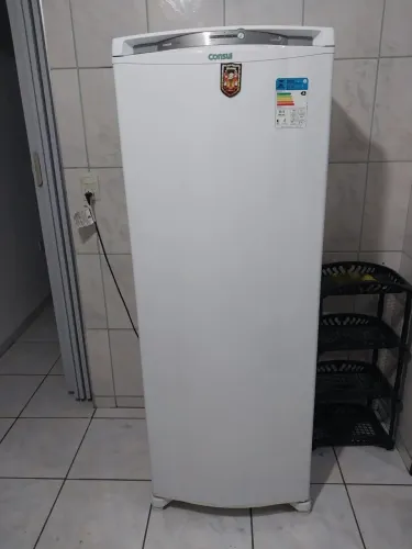 Geladeira e sofá
