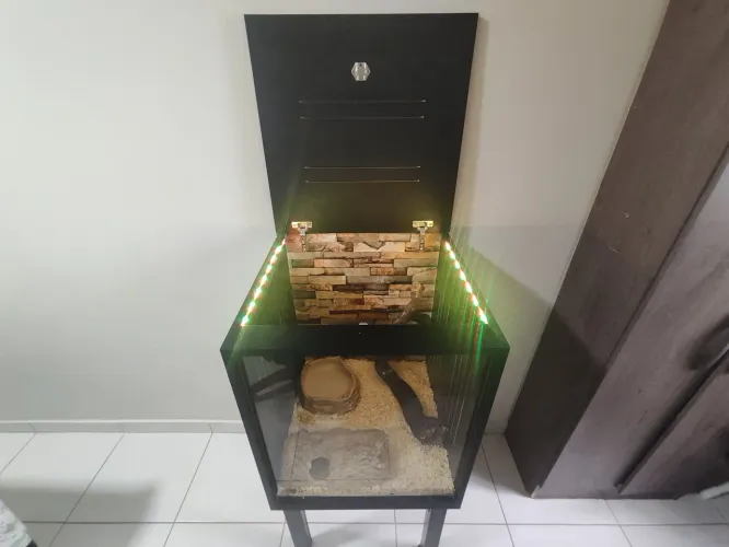 Terrario MDF 50x50x65 ? com acessório.