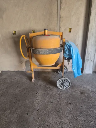 Vendo betoneira 150l pouco usada