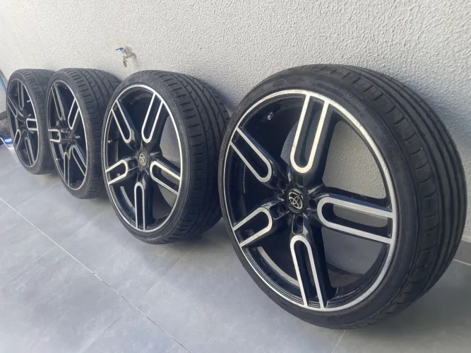 Rodas Aro 20 Com Pneus 225/35 R20 - 90% de Borracha