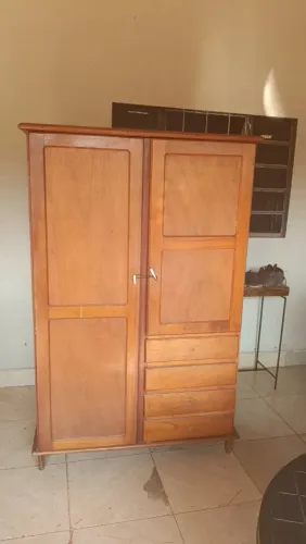 Guarda roupa madeira  
