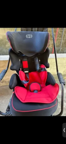 Vendo cadeirinha de carro infantil nova