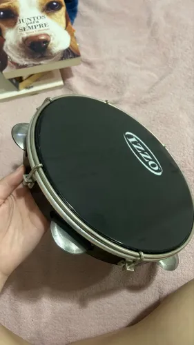 Pandeiro semi novo.
