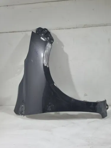 Paralama Toyota yaris lado direito original