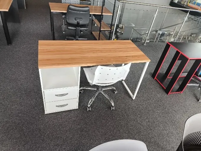 Mesa de Escritório Escrivaninha com 2 Gavetas e Nichos - 0,75x1,35x0,60cm - (ENTREGAMOS)!!