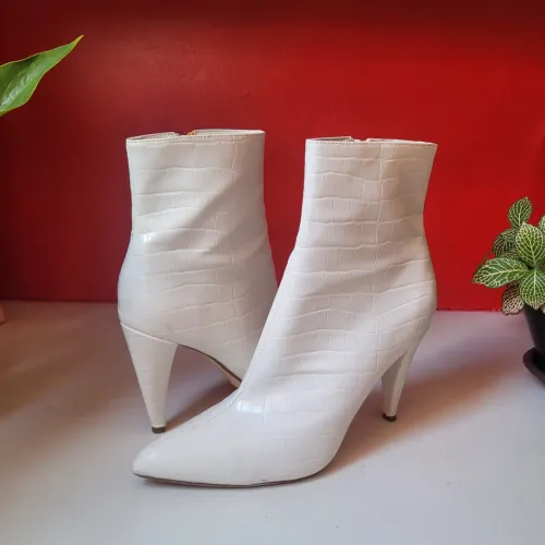 Bota branca Forever 21
