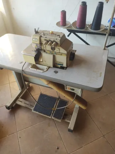 Máquina overloque excelente