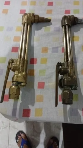 Vendo dois maçaricos de cortes acetileno e oxigênio, modelo whait Martins. 
