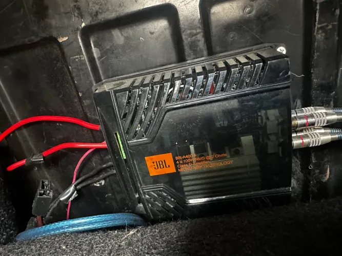 Kit Som Automotivo Bomber One + Módulo JBL BR-A400.4 - Grave Forte