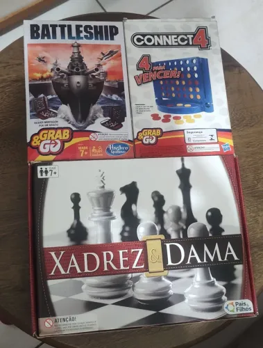 Combo de jogos: Xadrez e dama, batalha naval e Connect 4