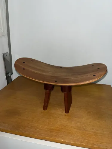 Banco para meditação