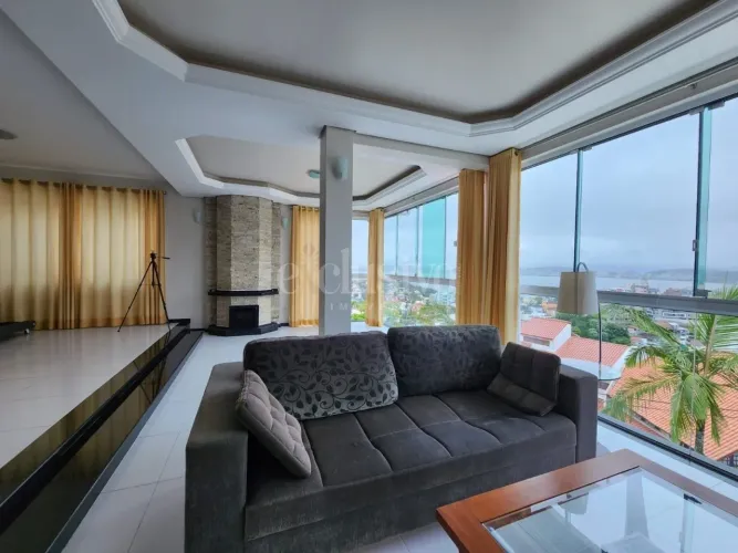 Casa com vista para o mar npara venda o Itaguaçu.