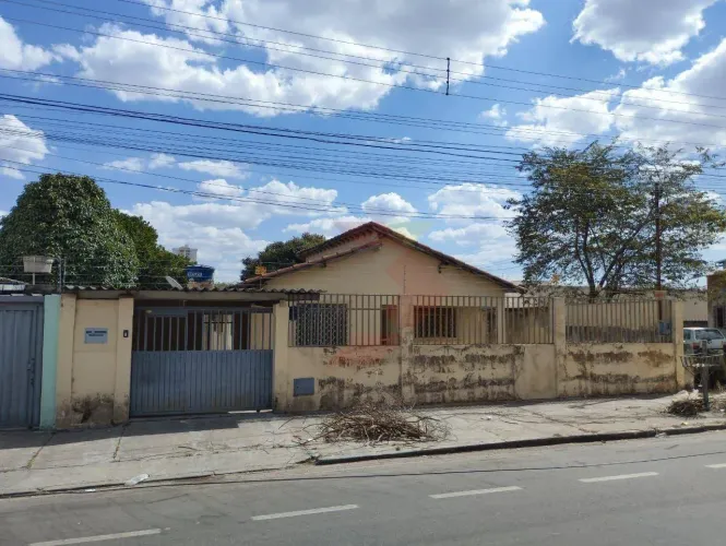 Casa com 3 dormitórios à venda, 175 m² por R$ 370.000,00 - Vila Santa Efigênia - Goiânia/G