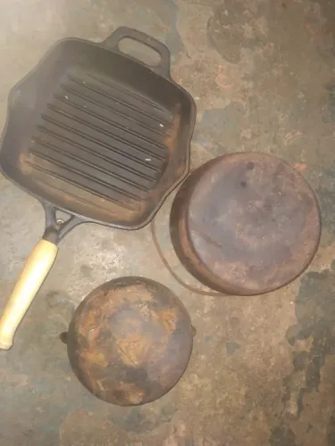 Panelas de ferro antigas