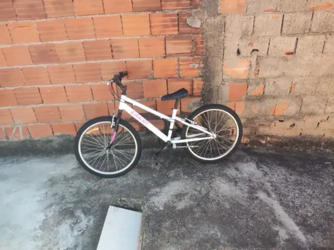 Desapego de uma bicicleta feminina de macha