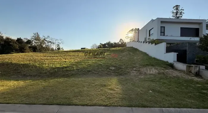 Terreno à venda no condomínio de alto padrão Villa dos Pinheiros, Indaiatuba - SP
