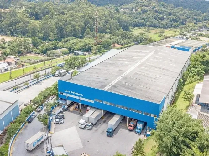 Galpão de 6.000m² para locação em Embu das Artes, SP.