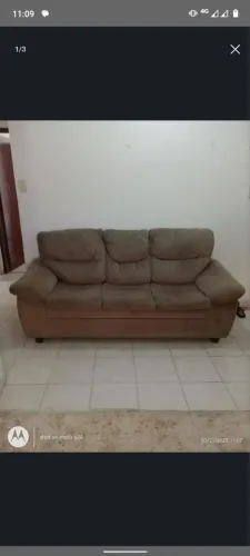 Sofá de três lugares semi novo