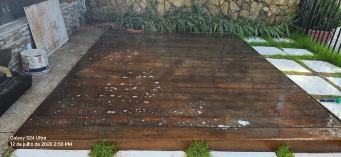 DECK DE MADEIRA MACIÇA