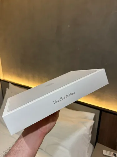 MacBook Neo | Silver | Lacrado | 8GB RAM | 256GB SSD