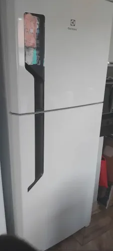 Vende-se 1 Geladeira TF55 ELECTROLUX com defeito.