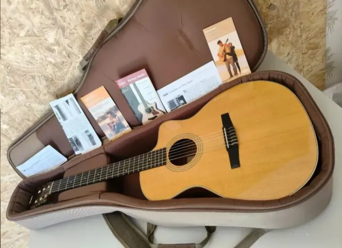 Violão Taylor 214ce Nylon