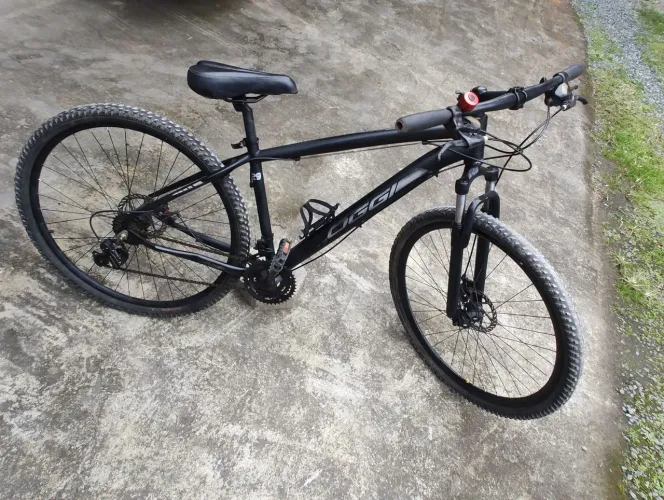 Bike aro 29 freio a disco 21 velocidades quadro 17 suspensão pneus bons sem folgas